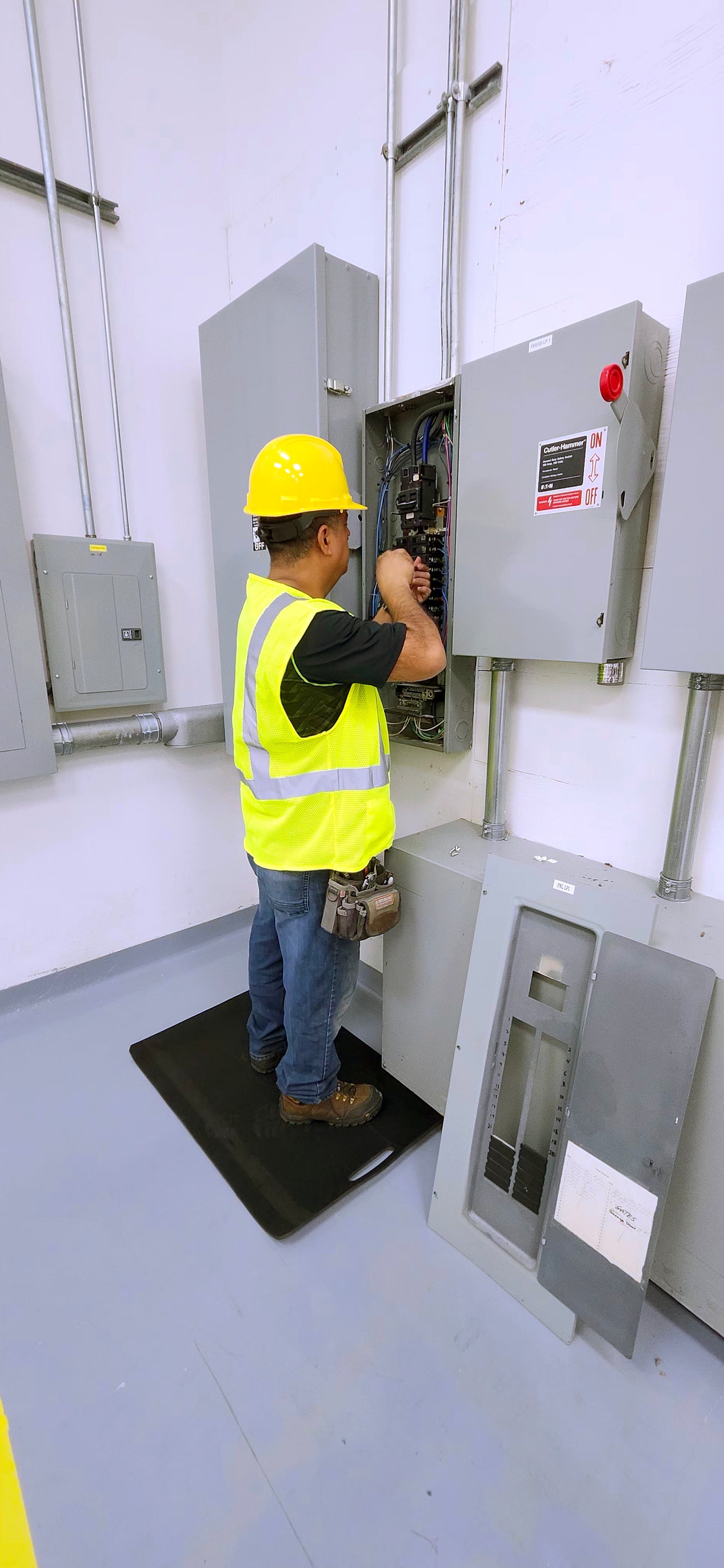 Fusebox Safety Mat™ - Extreme Duty Corrugated Surface 2'x3'