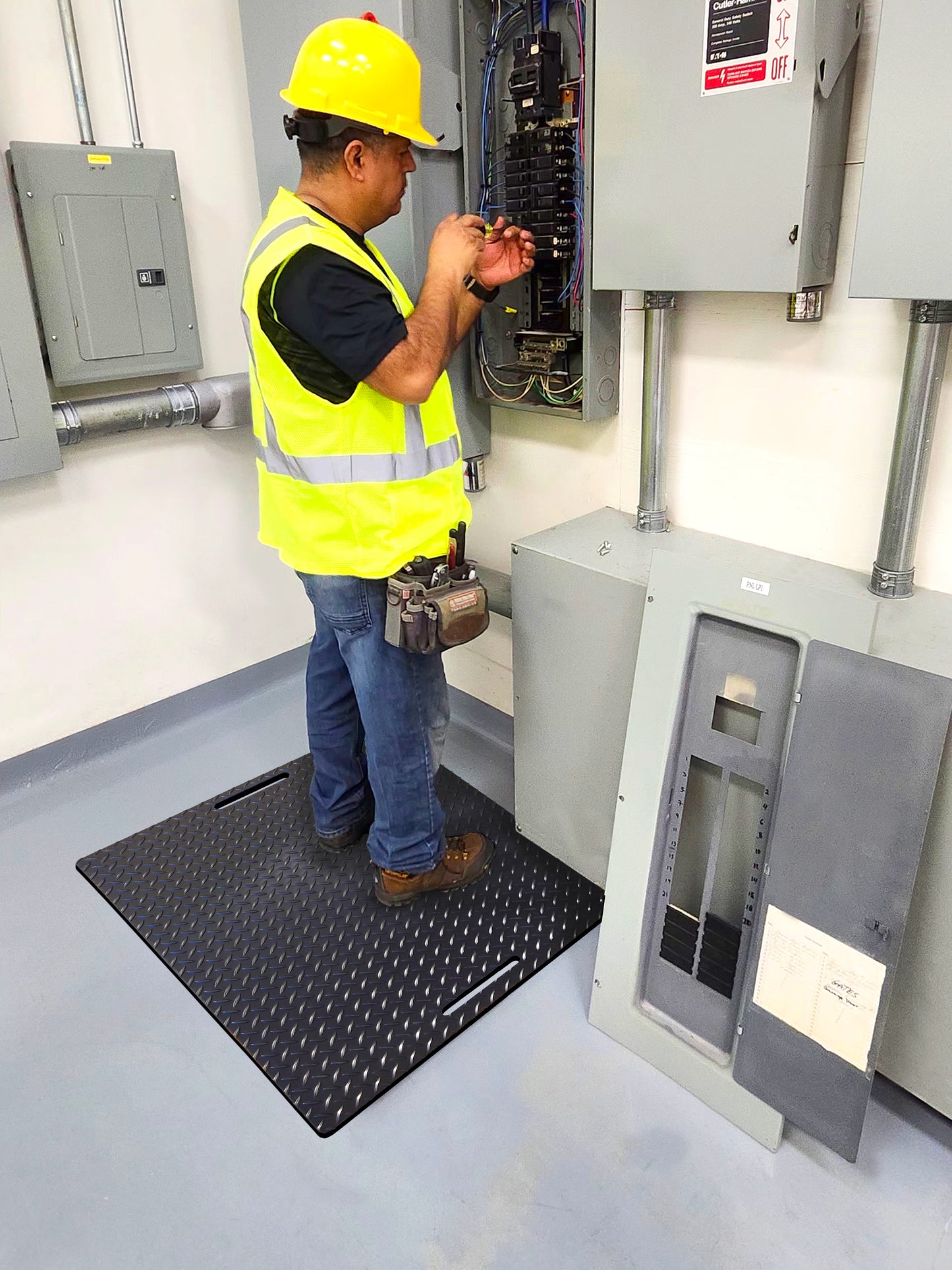 Fusebox Safety Mat™ - Heavy Duty Diamond Surface 3'x3'